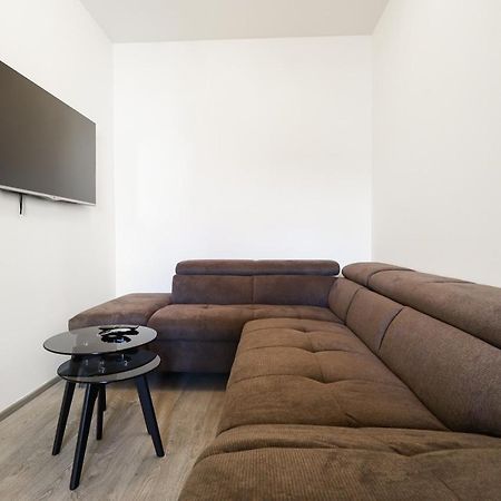Apartments / 10 Min From Center / O2 Arena Prague Luaran gambar