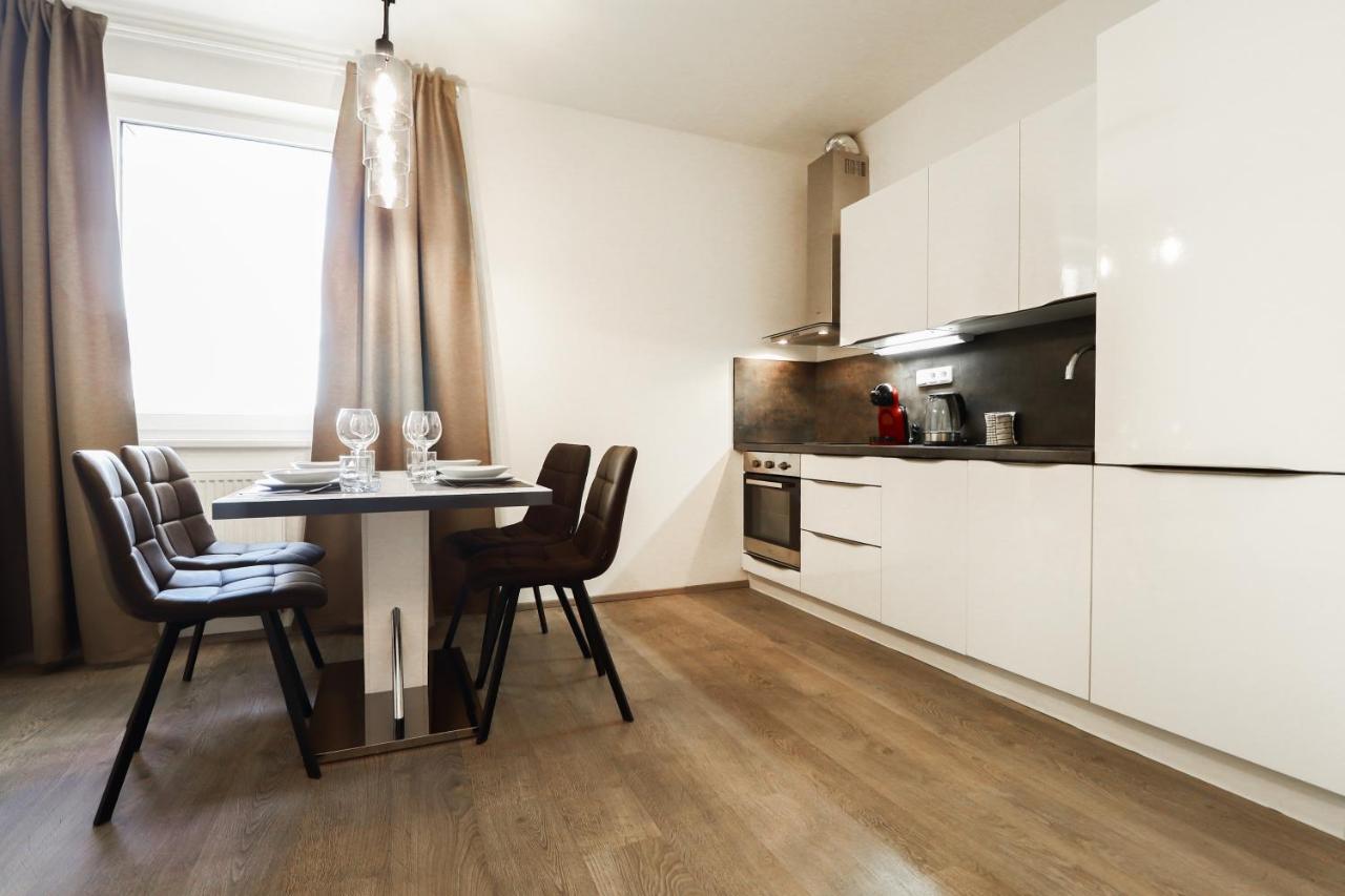Apartments / 10 Min From Center / O2 Arena Prague Luaran gambar