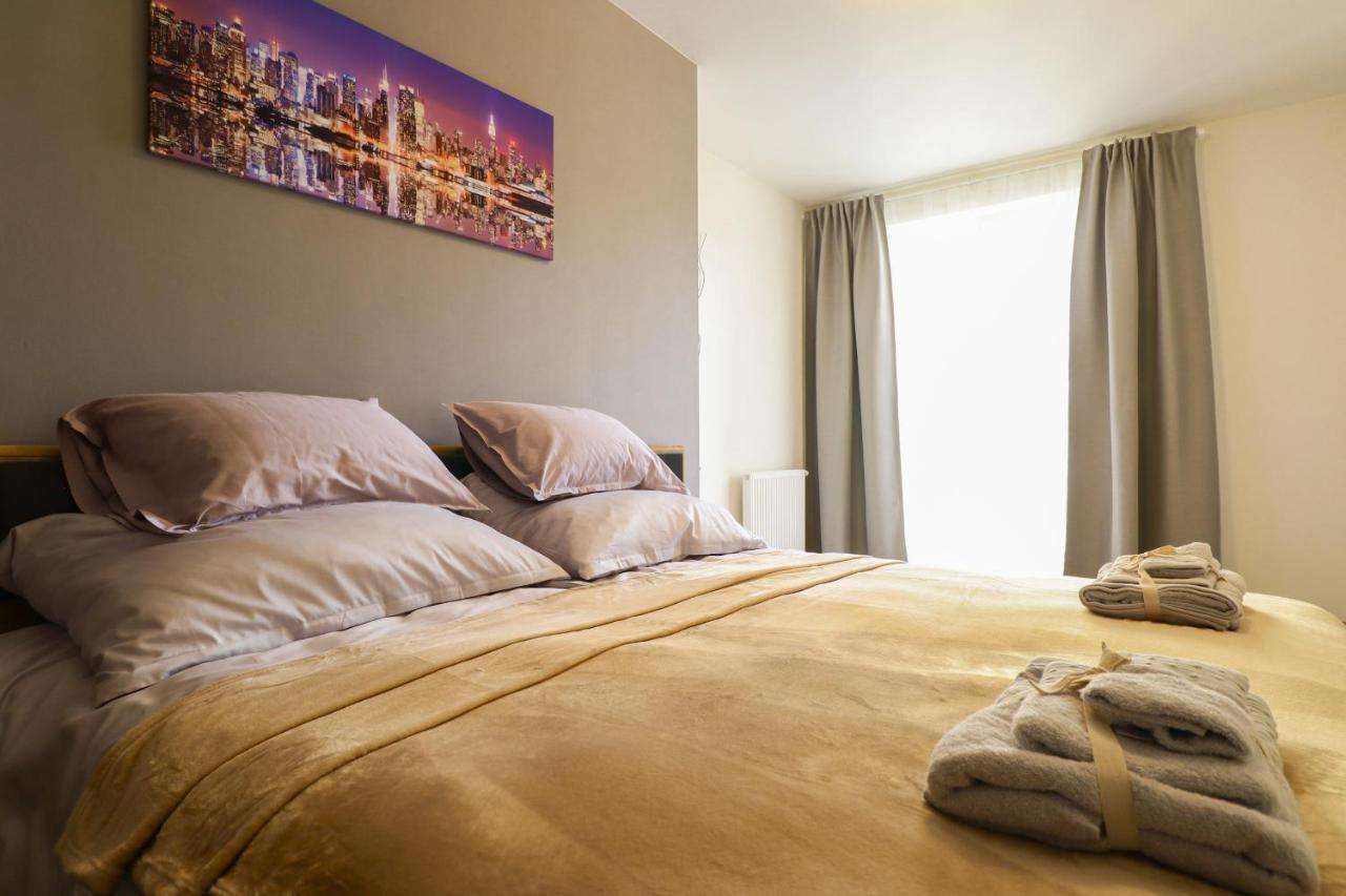 Apartments / 10 Min From Center / O2 Arena Prague Luaran gambar