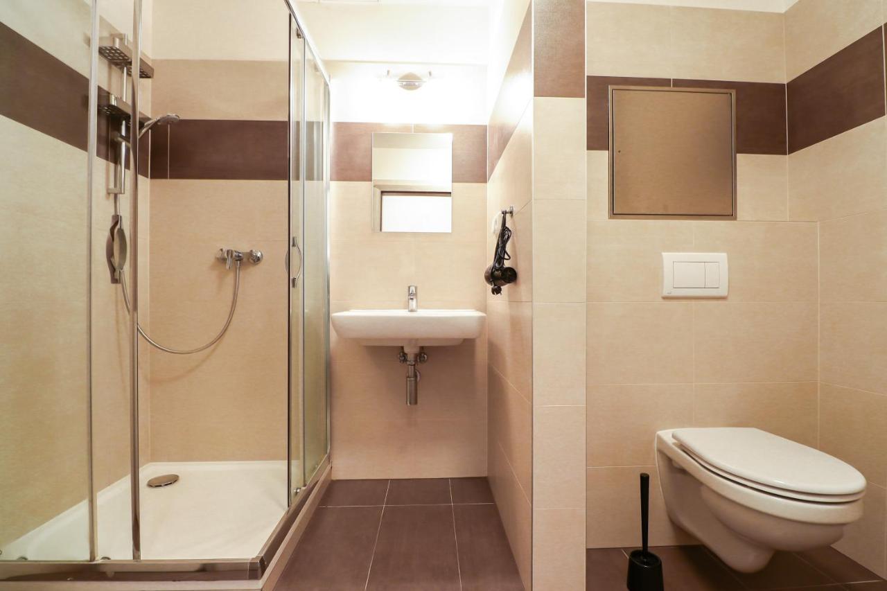 Apartments / 10 Min From Center / O2 Arena Prague Luaran gambar