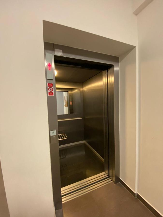 Apartments / 10 Min From Center / O2 Arena Prague Luaran gambar