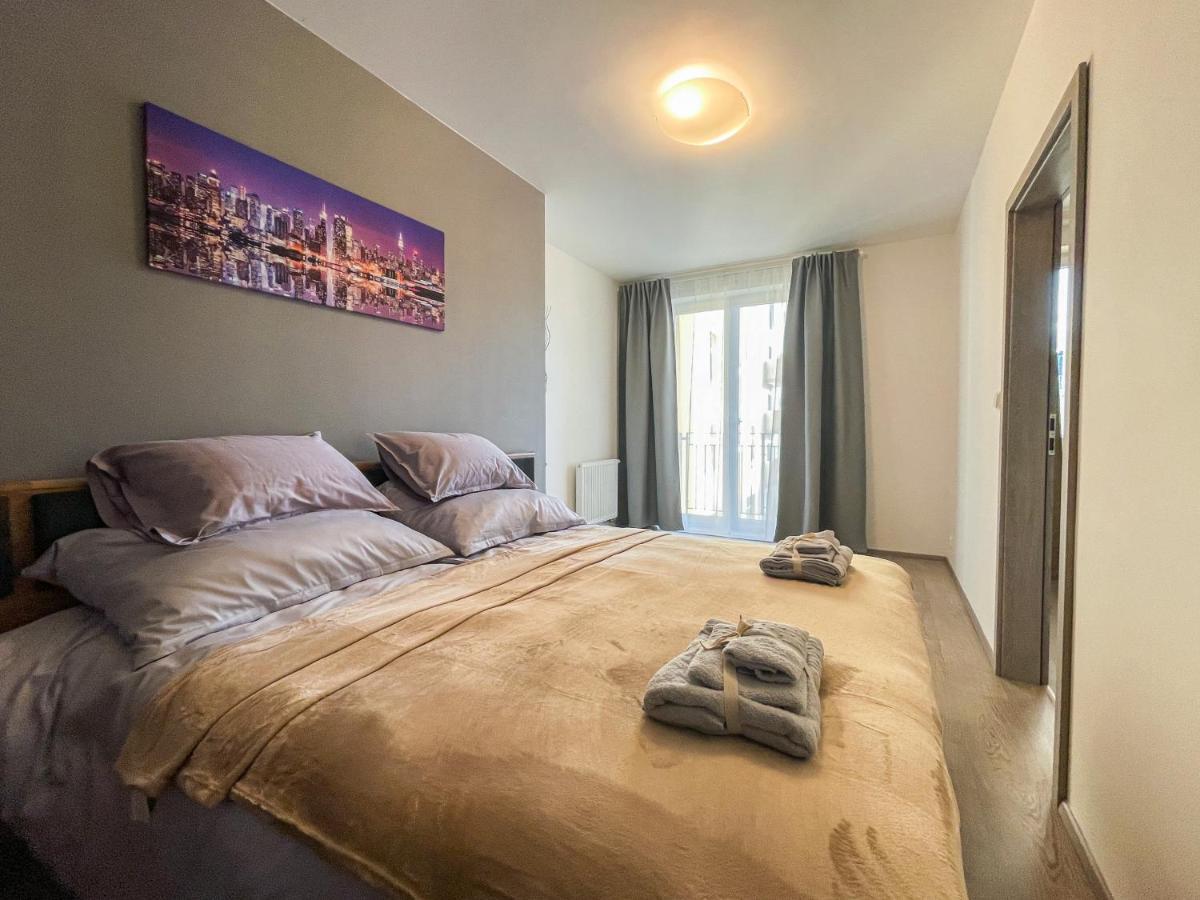Apartments / 10 Min From Center / O2 Arena Prague Luaran gambar
