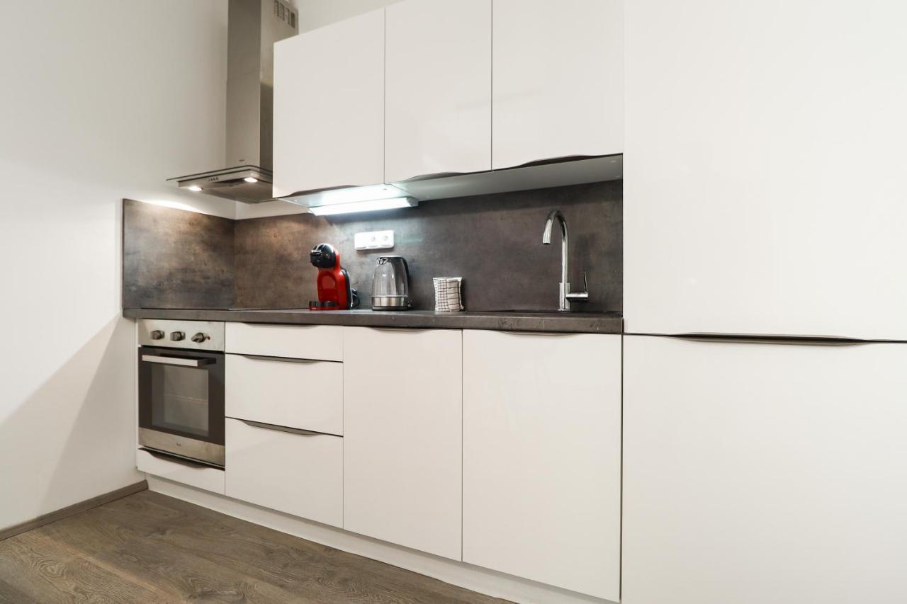 Apartments / 10 Min From Center / O2 Arena Prague Luaran gambar