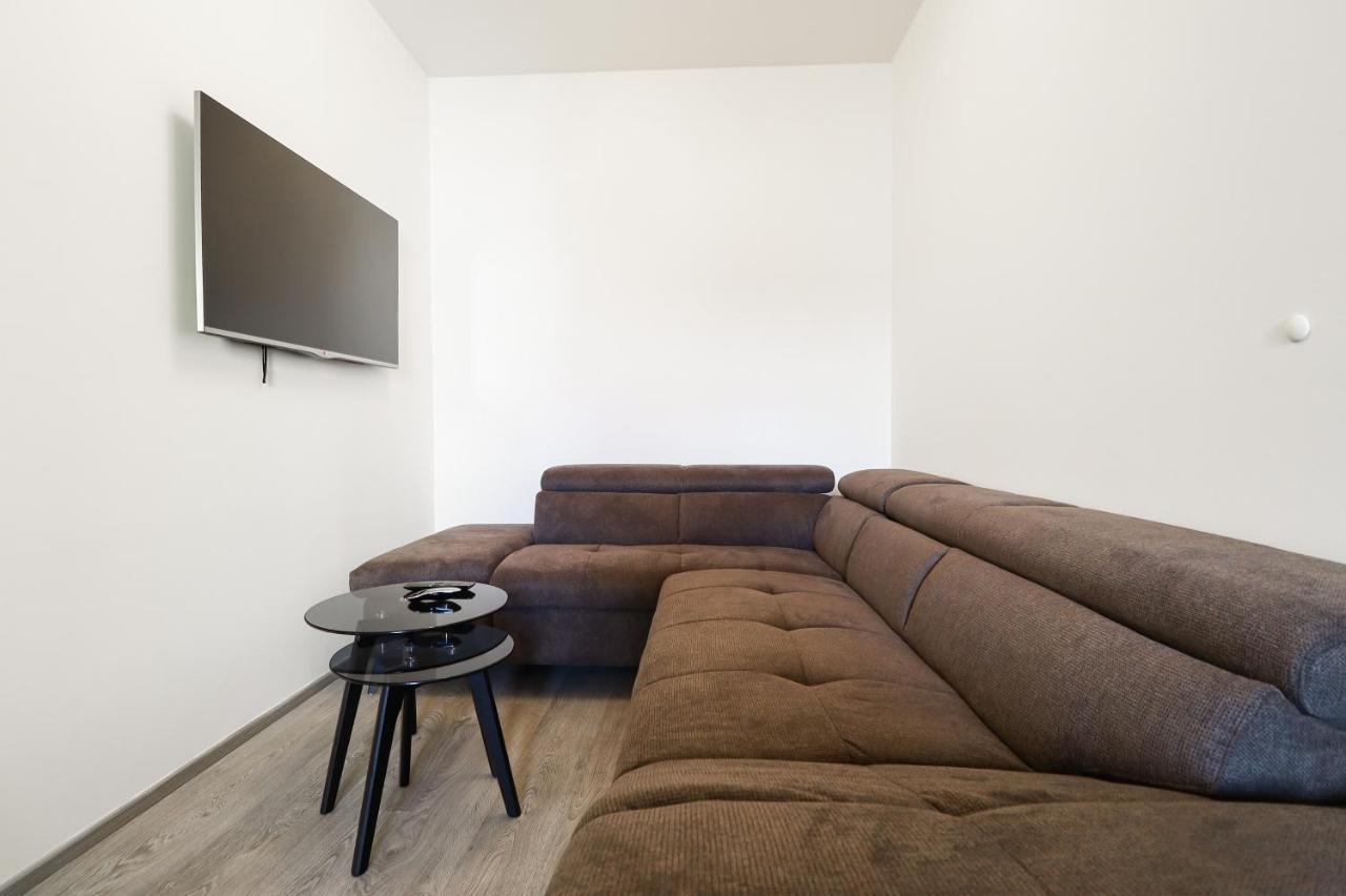 Apartments / 10 Min From Center / O2 Arena Prague Luaran gambar